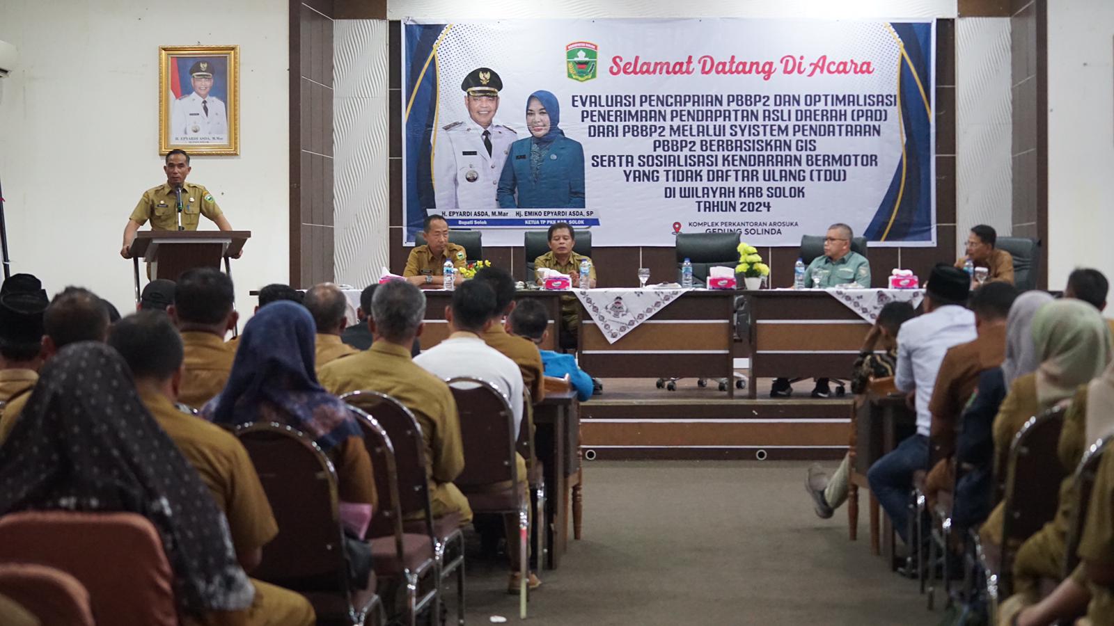 Rapat  Evaluasi Pencapaian  PBB-P2 dan Optimalisasi PAD dari PBB-P2 melalui System Pendataan PBBP2 Berbasiskan GIS dan Sosialisasi Kendaraan Bermotor yang tidak daftar ulang di Wilayah Kab. Solok, Selasa (03/09/24).